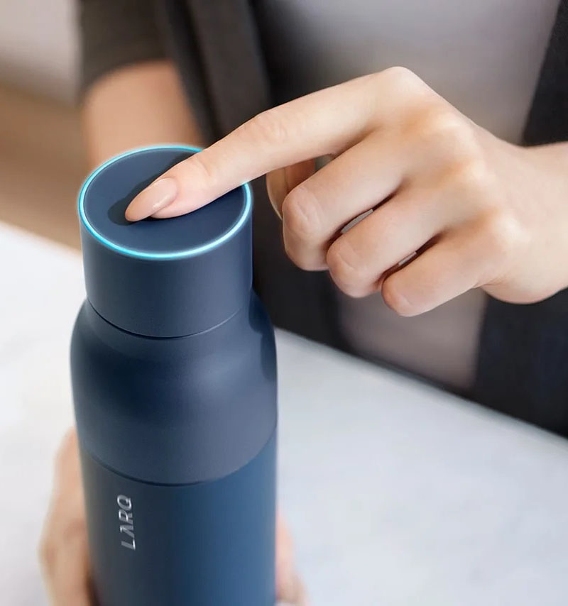 Tapping the cap of UV-C LED bottle to clean the water